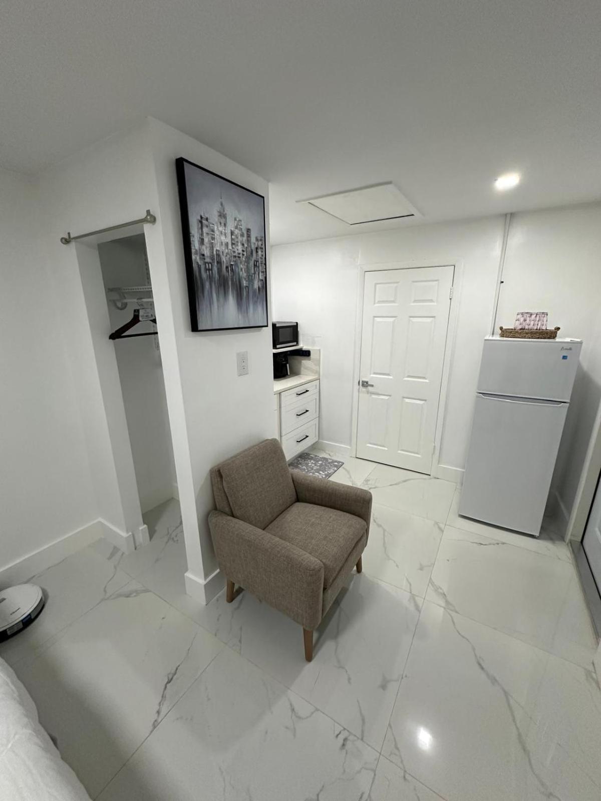 Adrien Guest Studio Miami Gardens Buitenkant foto