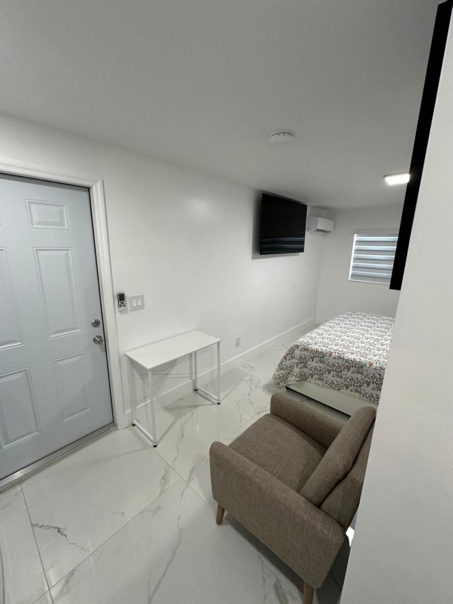 Adrien Guest Studio Miami Gardens Buitenkant foto